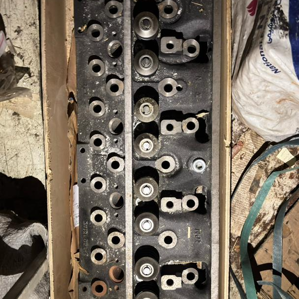 سر سیلندر موتور پرکینز شش سیلندر سری ۸۰۰ کامل